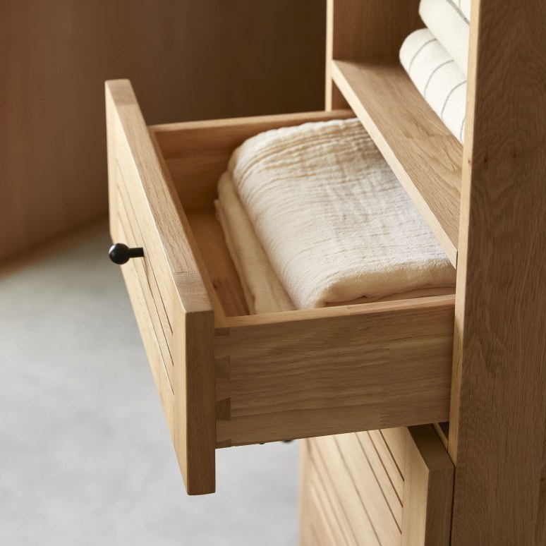 Soho - Hochschrank aus massivem Eichenholz