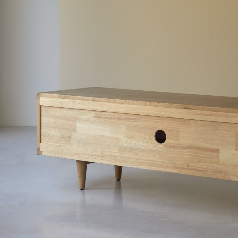 Jonàk - TV Schrank aus massivem Eichenholz 140 cm