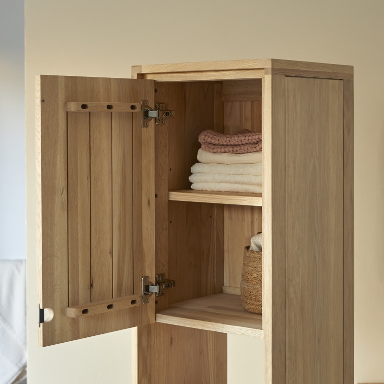 Jonàk - Hochschrank aus massivem Eichenholz