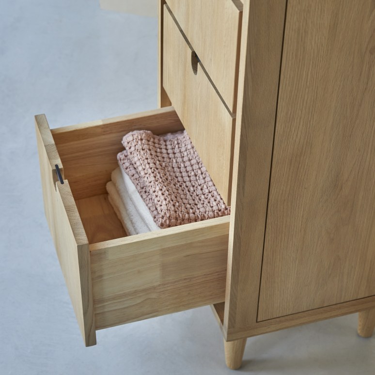 Jonàk - Hochschrank aus massivem Eichenholz