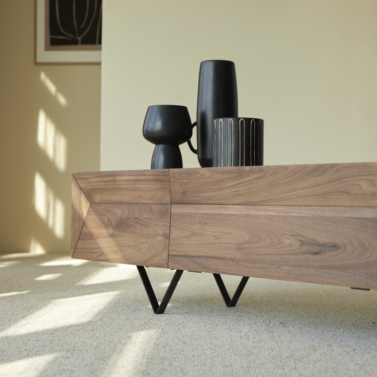 Metric - Massief notenhouten tv-meubel 175 cm