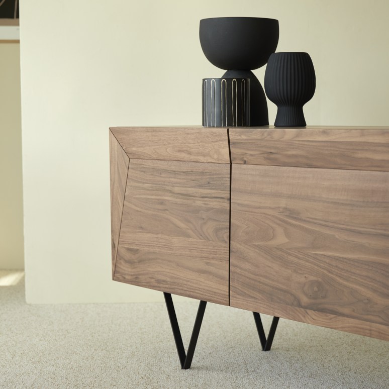 Metric - Buffet aus massivem Nussbaum 175 cm