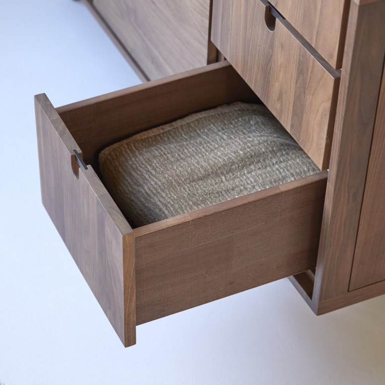 Jonàk - Massief notenhouten dressoir 145 cm