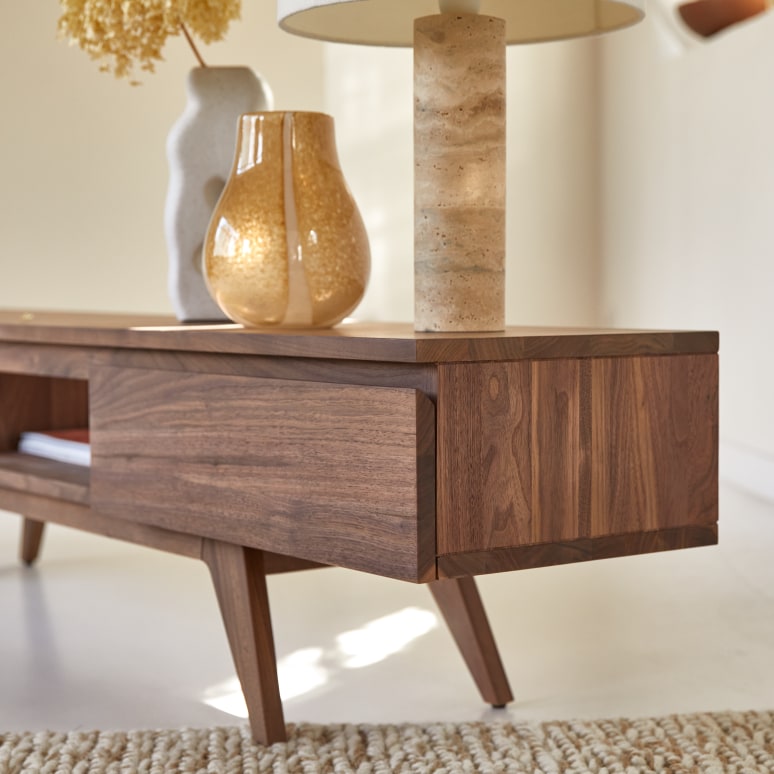 Esmée - Mueble para TV de nogal macizo de 180 cm