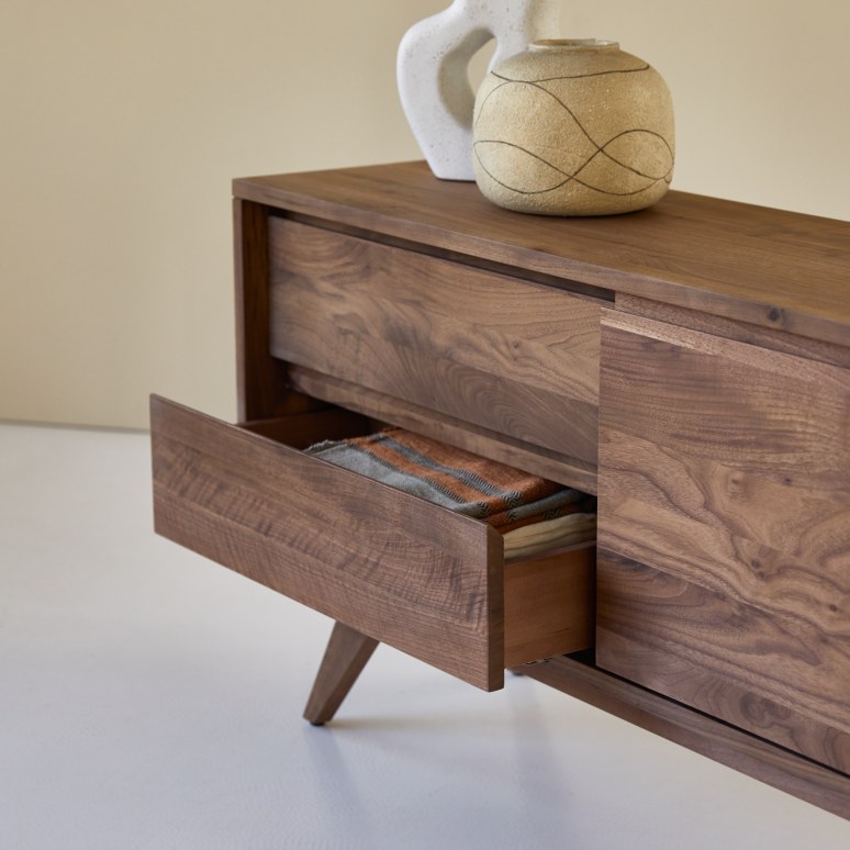 Esmée - Mobile TV in legno di noce massello 130 cm