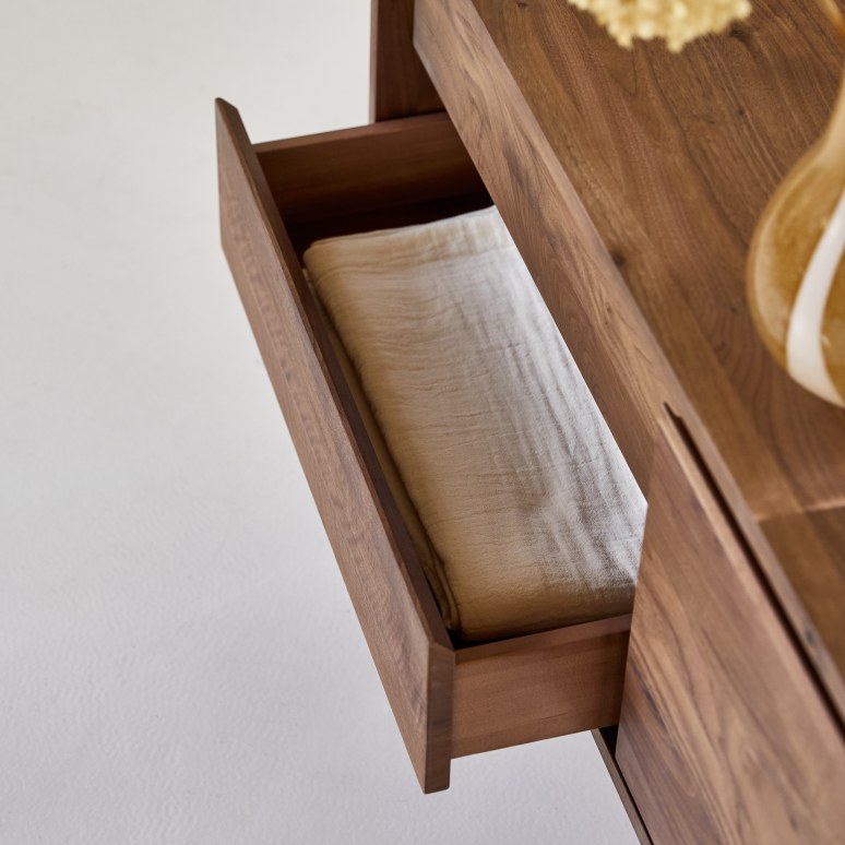 Esmée - Mueble para TV de nogal macizo de 130 cm