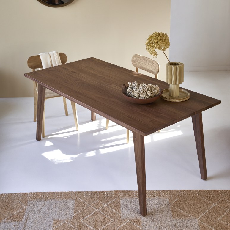 Esmée - Solid walnut dining table – seats 6 to 8