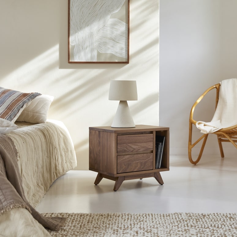 Esmée - Comodino in legno di noce massello