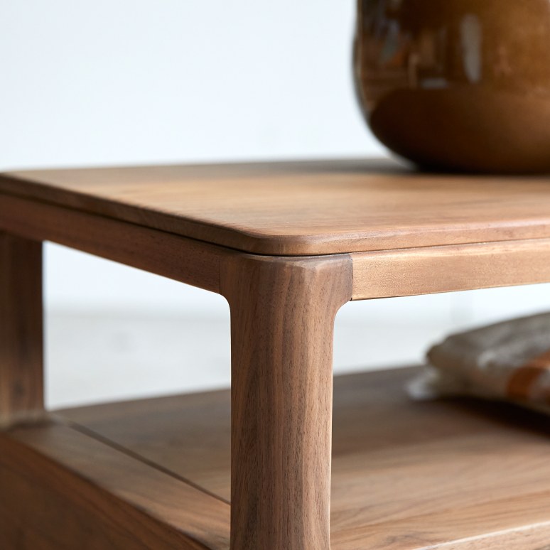 Arto - TV Schrank aus massivem Nussbaum 180 cm