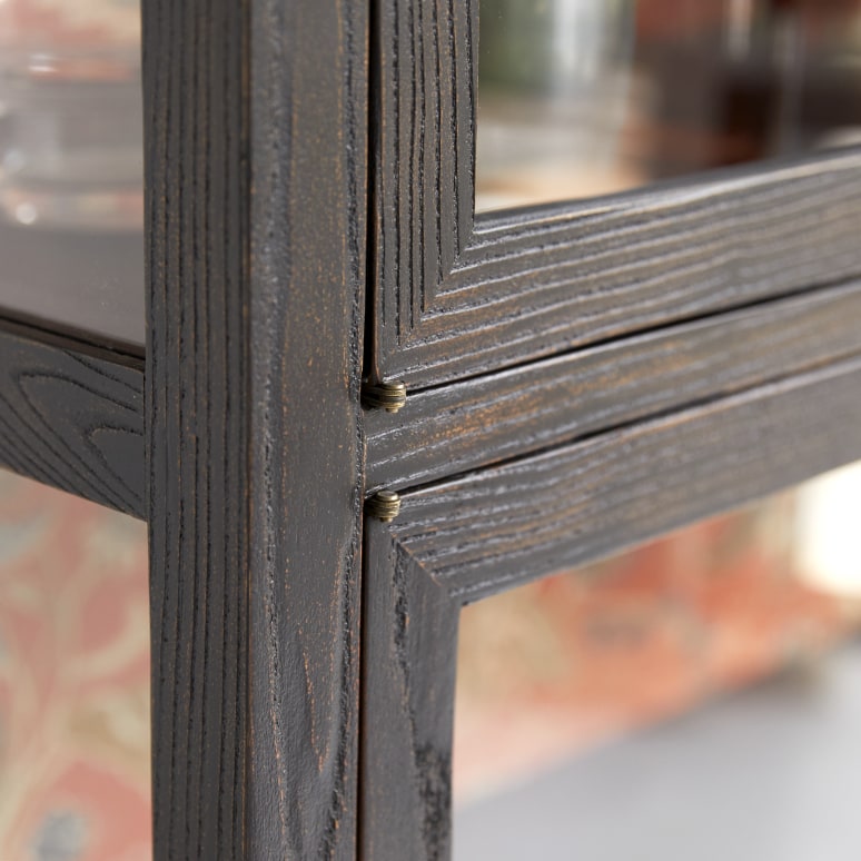 Tana - Vitrinenschrank aus Ulme