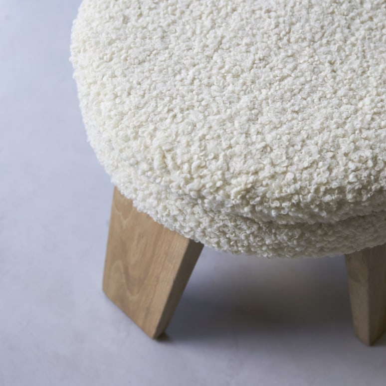 Mattak - Sitzhocker Himalaya aus massiver Eiche
