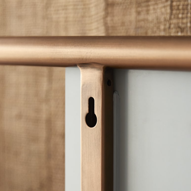 Félicie - Scaffale con specchio in legno di noce e ottone