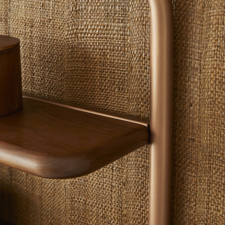 Félicie - Scaffale con specchio in legno di noce e ottone