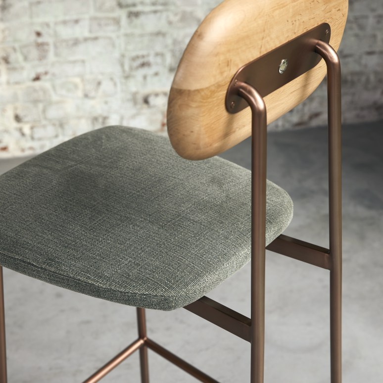 Yutapi - Chaise de bar linen green en chêne massif