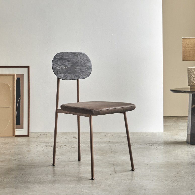 Yutapi - Mohawk chair in solid oak, choco finish