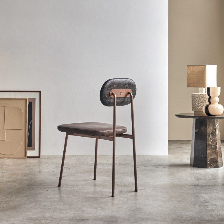 Yutapi - Chaise Mohawk choco en chêne massif