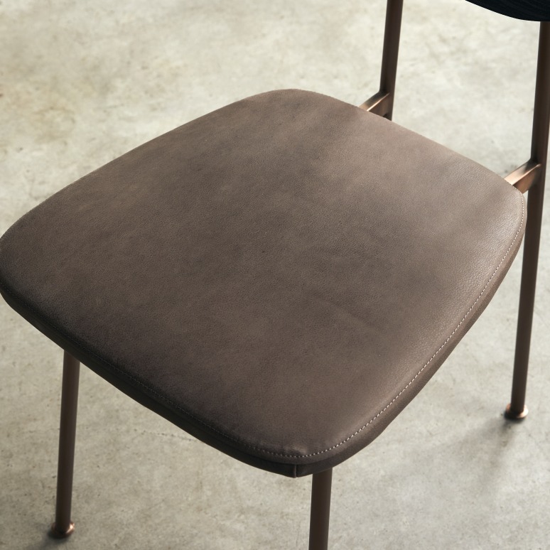 Yutapi - Sedia Mohawk choco in legno di quercia massello