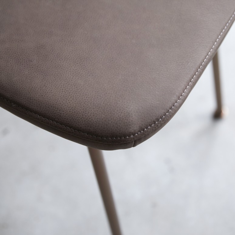 Yutapi - Mohawk chair in solid oak, choco finish