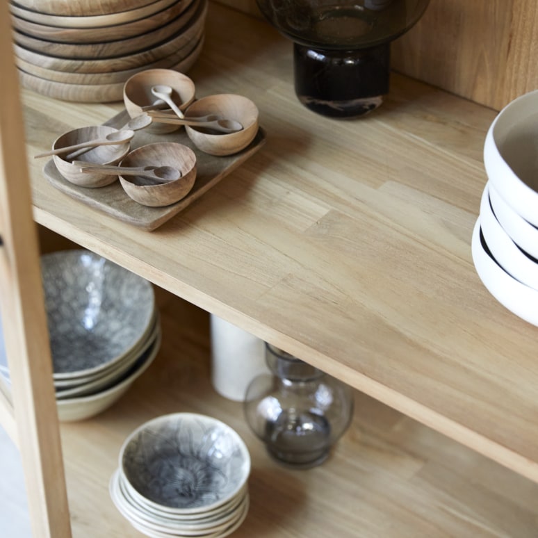 Babeth - Hoher Vitrinenschrank aus massivem Teakholz