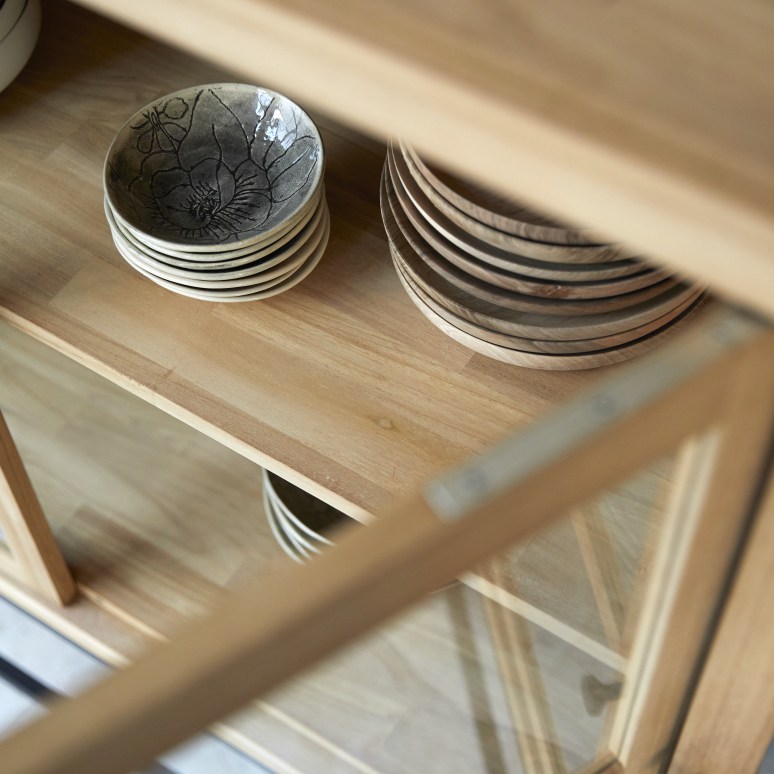 Babeth - Niedriger Vitrinenschrank aus massivem Teakholz