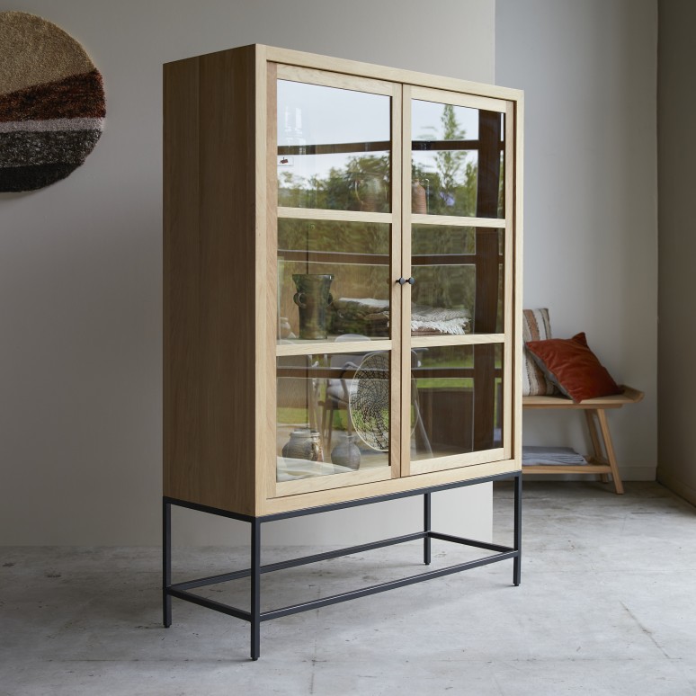 Babeth - Hoher Vitrinenschrank aus massivem Eiche