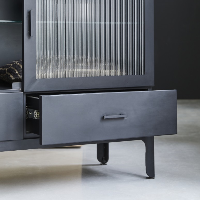 Emil - Niedriger Vitrinenschrank aus Metall