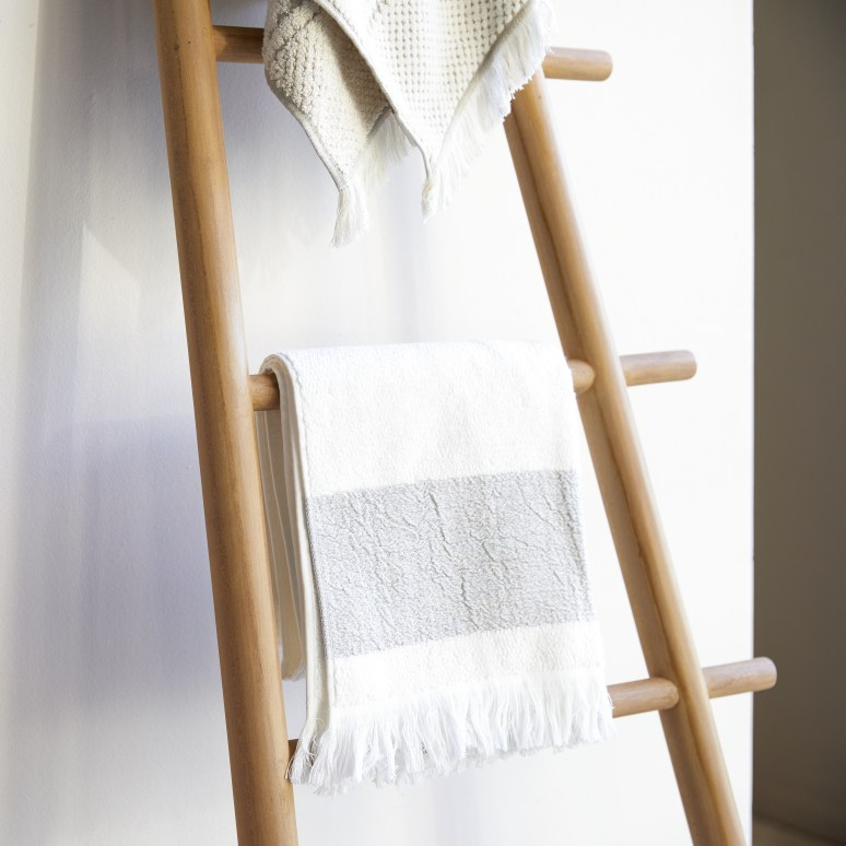 Carla - Solid teak towel rail