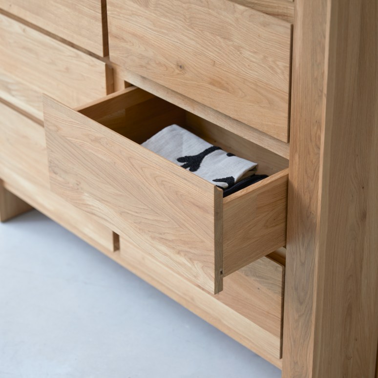 Eden - Geschirrschrank aus massivem Eichenholz