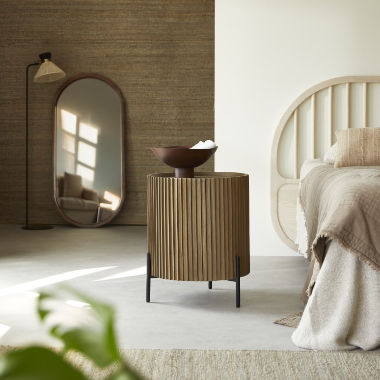 Lou - Bedside table in solid mindi 