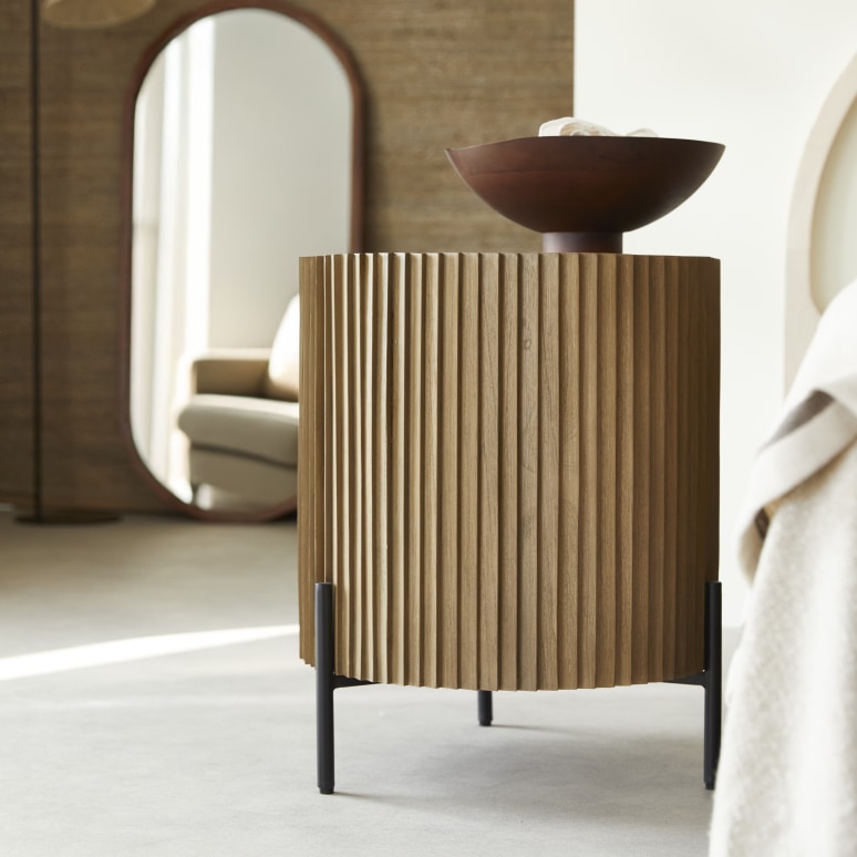 Lou - Bedside table in solid mindi 