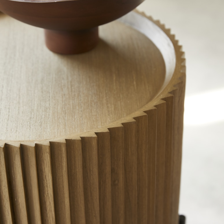 Lou - Bedside table in solid mindi 