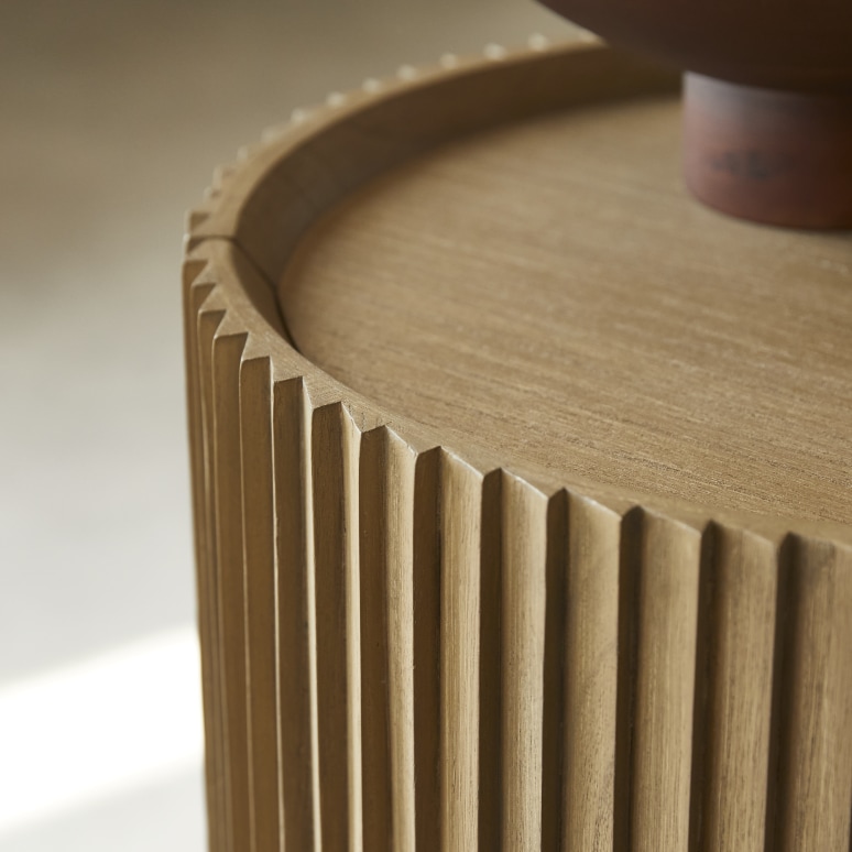 Lou - Bedside table in solid mindi 