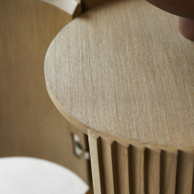 Lou - Bedside table in solid mindi 