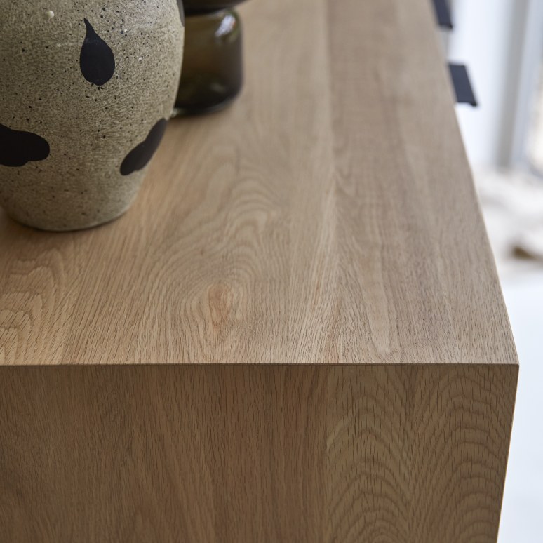 Senson - Esszimmerschrank aus massiver Eiche