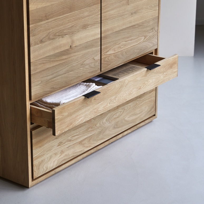 Senson - Garderobenschrank aus Massiveiche