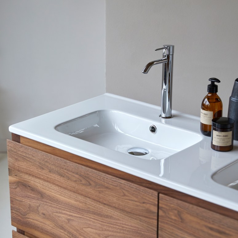 Edgar - Mueble de baño de nogal macizo y cerámica de 120 cm