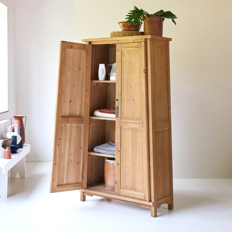 Yuki - Garderobenschrank aus recycelter Massivkiefer