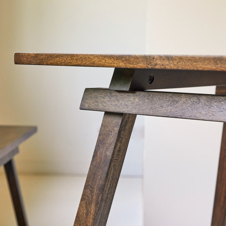 Arko - Mesa de madera maciza de mango para 6/8 personas