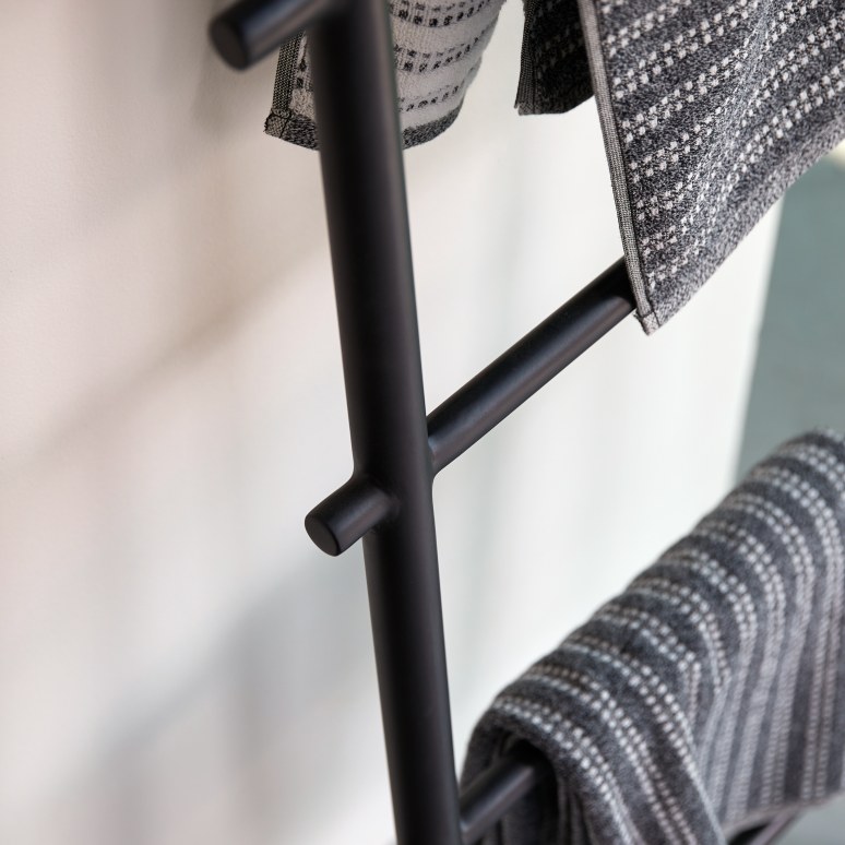 Corto - Metal towel rail