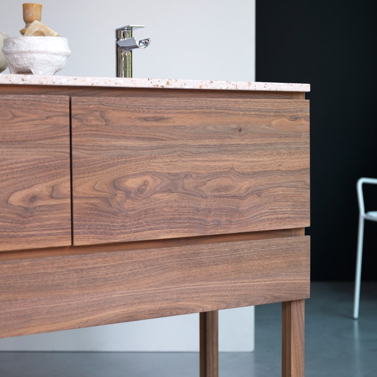 Edgar - Mobile per il bagno in legno di noce massello e terrazzo premium pink 120 cm