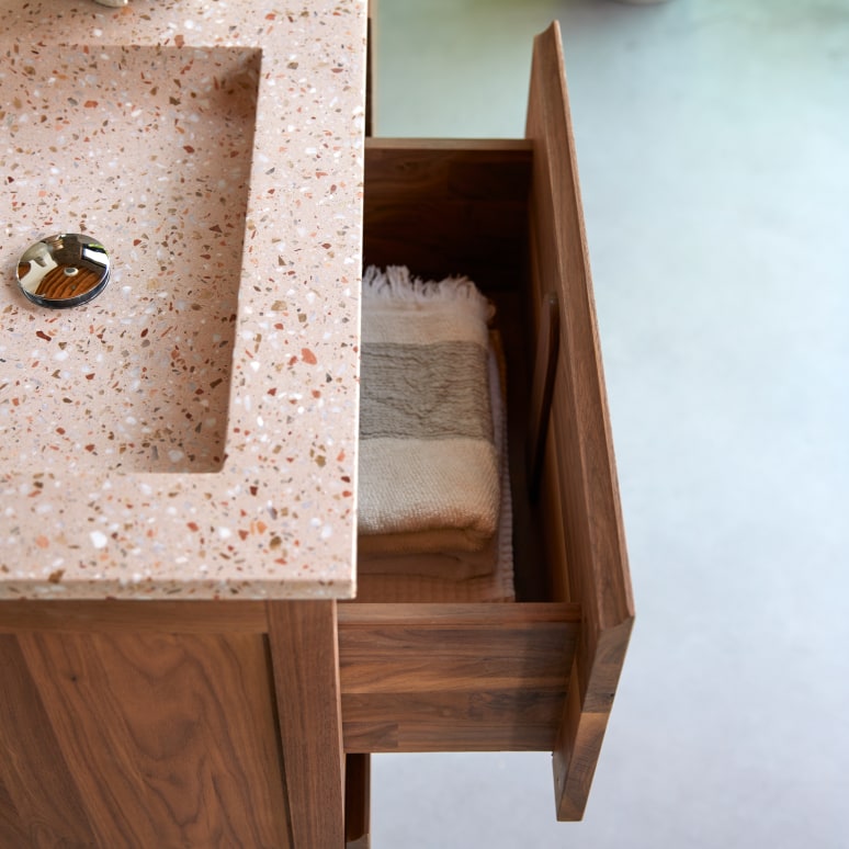 Edgar - Mobile per il bagno in legno di noce massello e terrazzo premium pink 120 cm