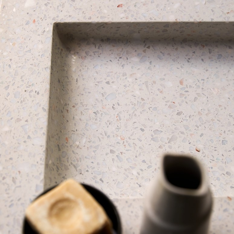 Edgar - Badkamermeubel van massief notenhout en moon premium terrazzo 80 cm