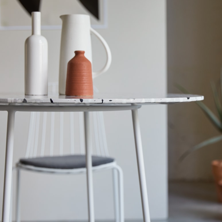 Elio - Table ronde en terrazzo premium et métal white 4 pers.