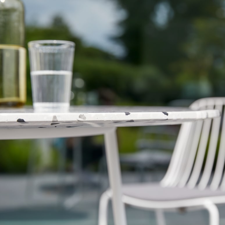 Elio - Runder Gartentisch Premium-Terrazzo und Metall weiß 4 Pers.