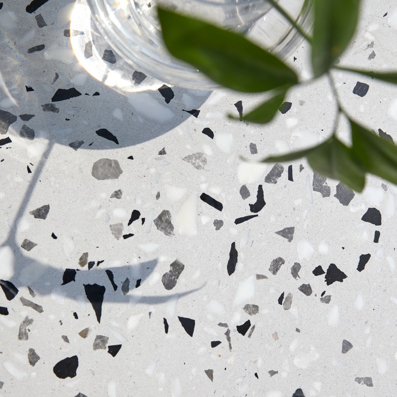 Elio - Table de jardin ronde en terrazzo premium et métal white 4 pers.