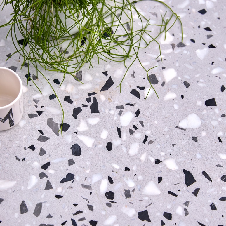 Elio - Table de jardin rectangulaire en terrazzo premium et métal grey 4/6 pers.