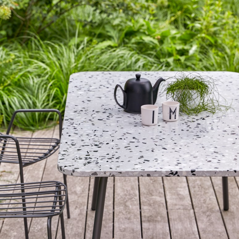 Elio - Tavolo rettangolare da giardino in battuto di terrazzo premium e metallo grey, 4-6 persone