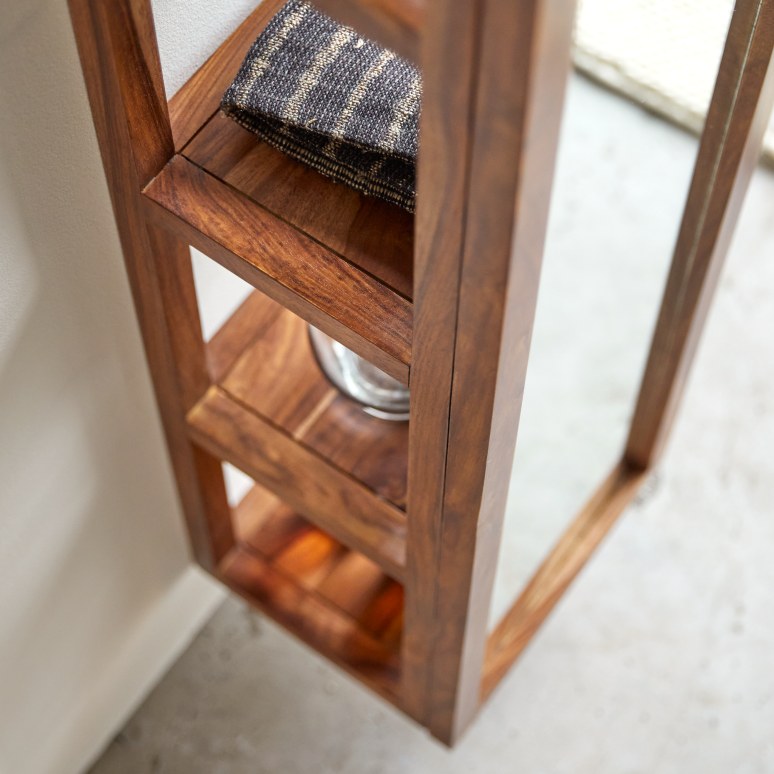 Twig - Bad-Hochschrank aus massivem Palisanderholz