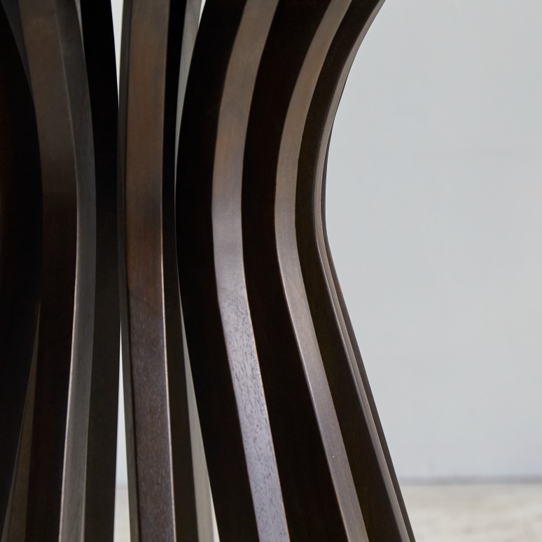 Greco - Round solid mango wood and metal table, seats 5 people.