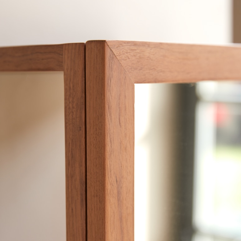 Twig - Hochschrank aus massivem Nussbaumholz rechts